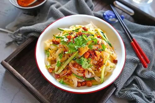 賣涼皮小姐姐,教我拌涼皮,絕對比放醋和香油做法更好吃