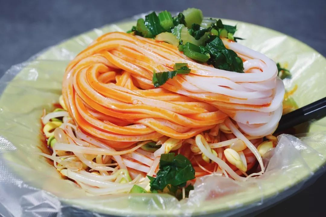 我們花了6小時掃蕩秦鎮18碗涼皮，吃出5碗真愛!